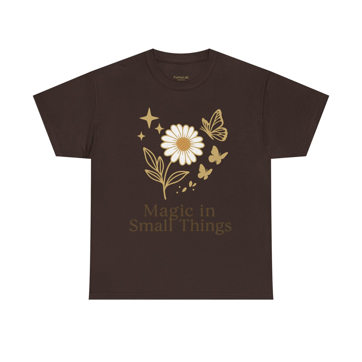 Magic in Small Things” – Gildan 5000 Heavy Cotton T-Shirt mit floralem Design