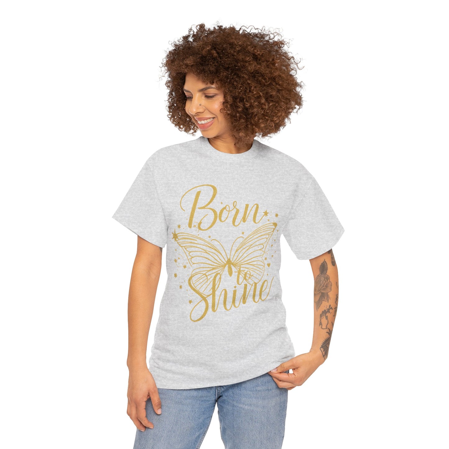 „Born to Shine“ T-Shirt – Damen Shirt mit goldfarbenem Schmetterling & handgeschriebenem Schriftzug
