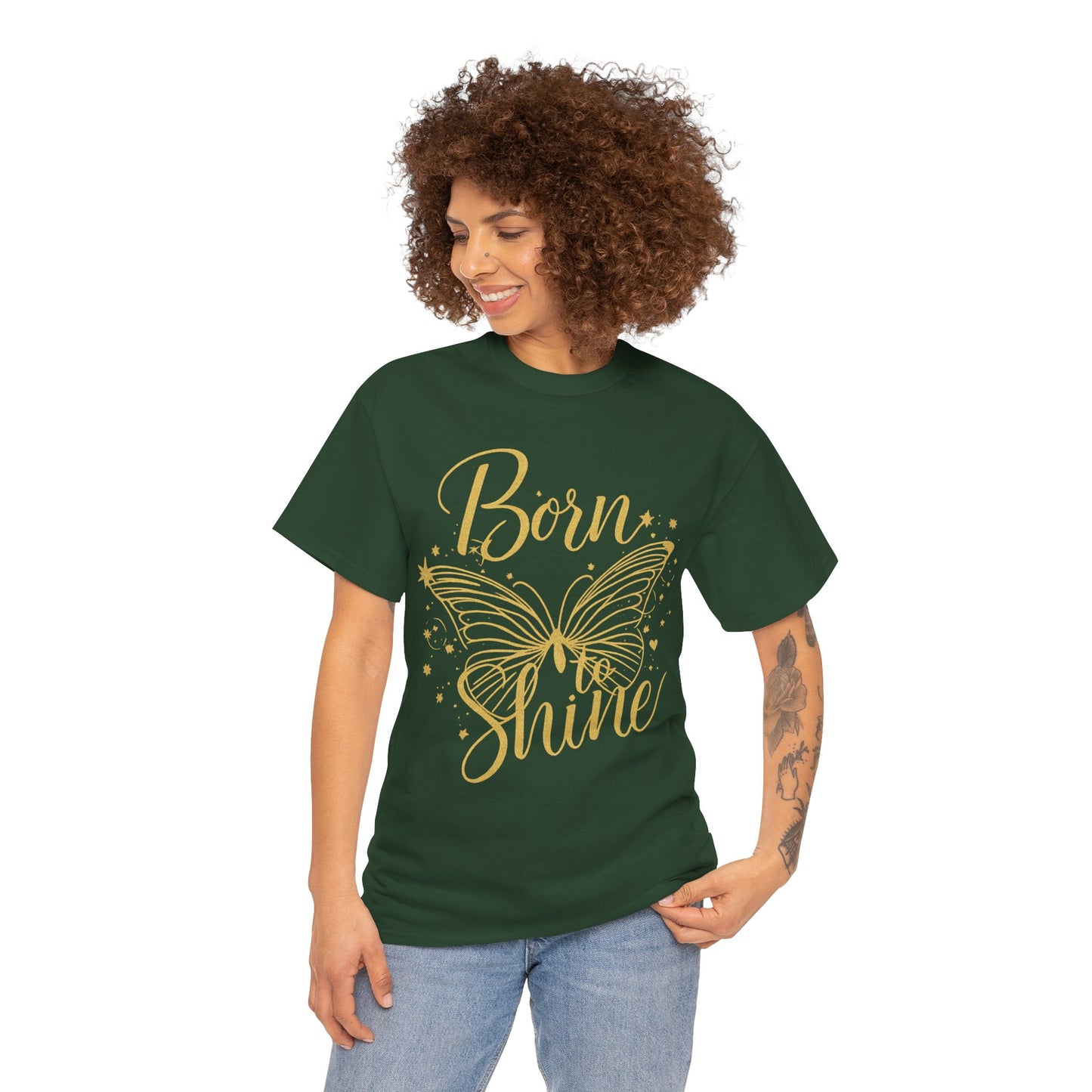 „Born to Shine“ T-Shirt – Damen Shirt mit goldfarbenem Schmetterling & handgeschriebenem Schriftzug