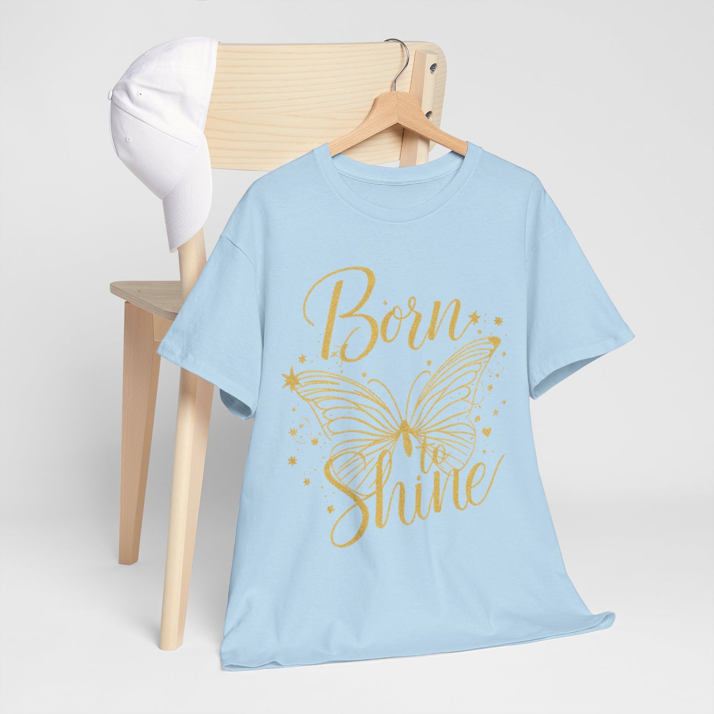 „Born to Shine“ T-Shirt – Damen Shirt mit goldfarbenem Schmetterling & handgeschriebenem Schriftzug