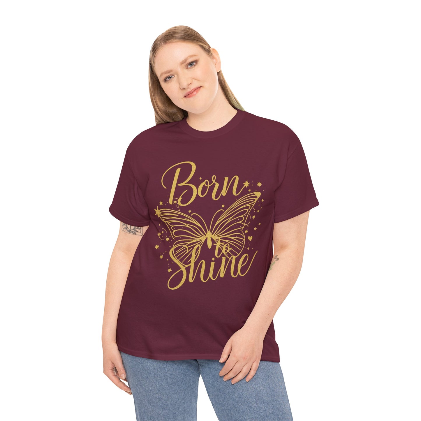 „Born to Shine“ T-Shirt – Damen Shirt mit goldfarbenem Schmetterling & handgeschriebenem Schriftzug