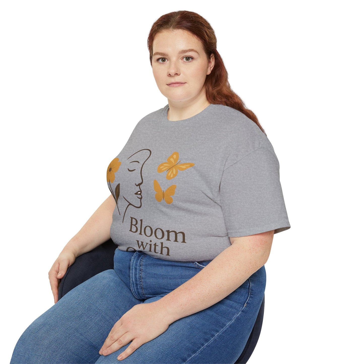 Bloom with Grace – Sanftes Vintage Damen T-Shirt mit Blumen & Schmetterlingen
