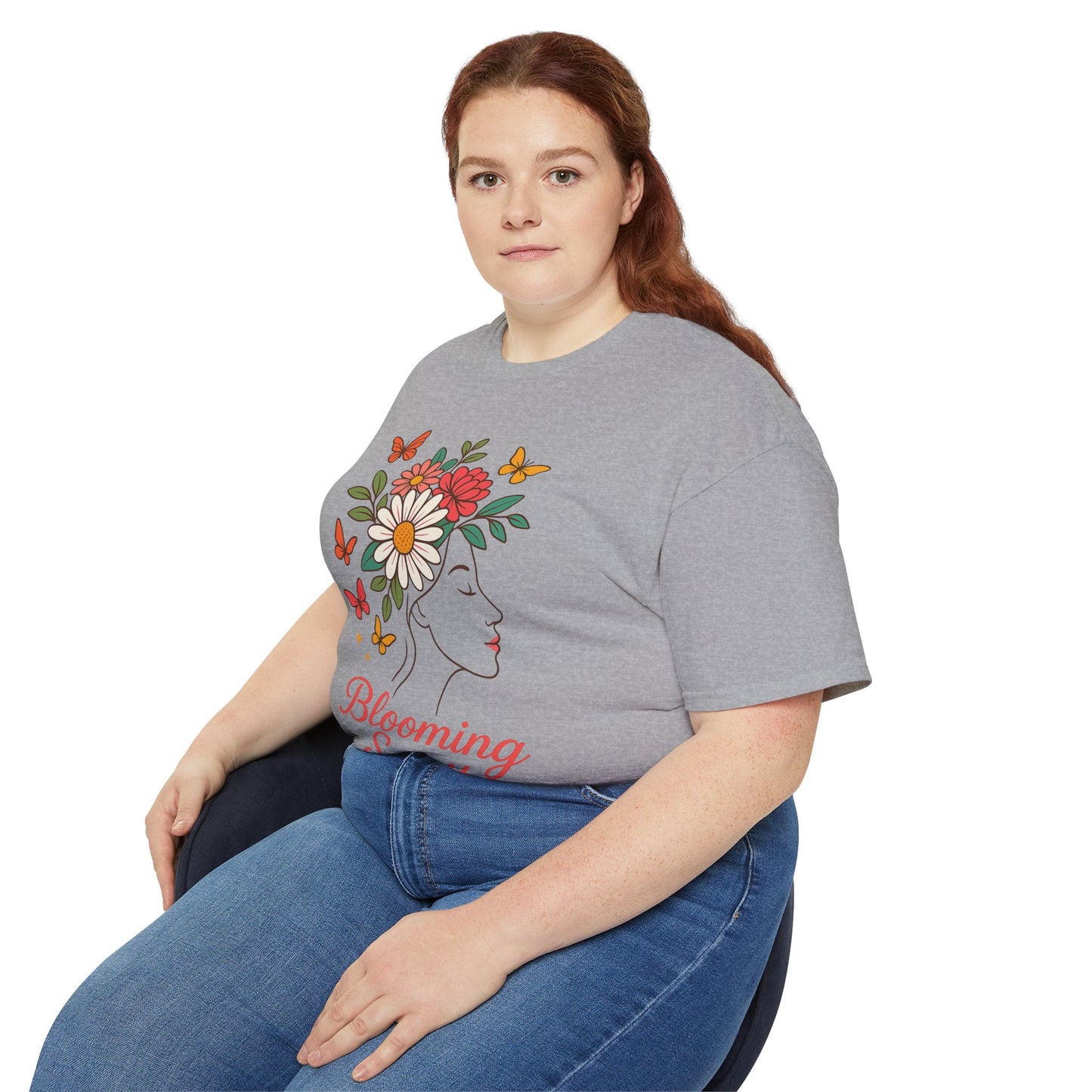 Blooming Spirit – Florales Damen T-Shirt mit zarter Linienkunst