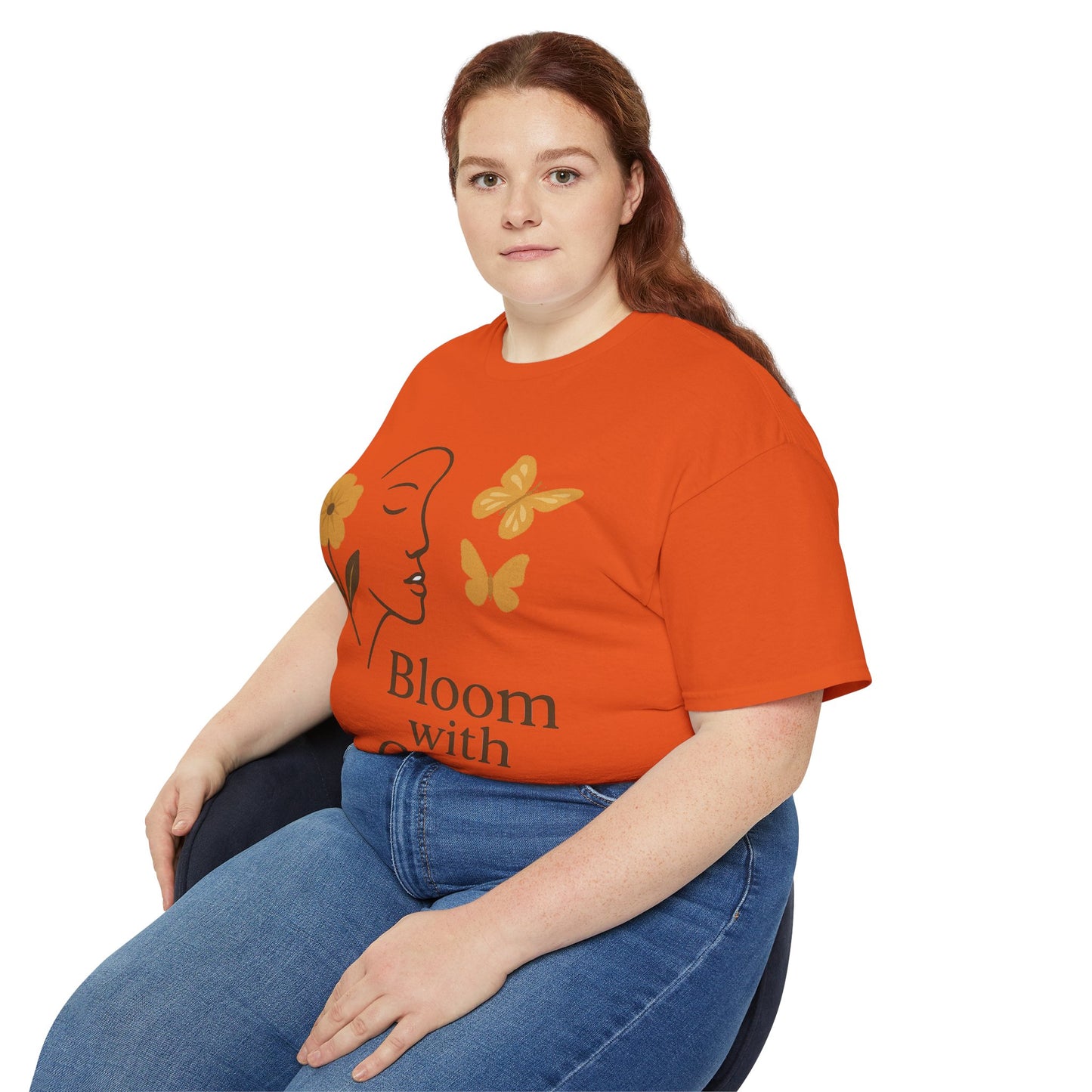 Bloom with Grace – Sanftes Vintage Damen T-Shirt mit Blumen & Schmetterlingen