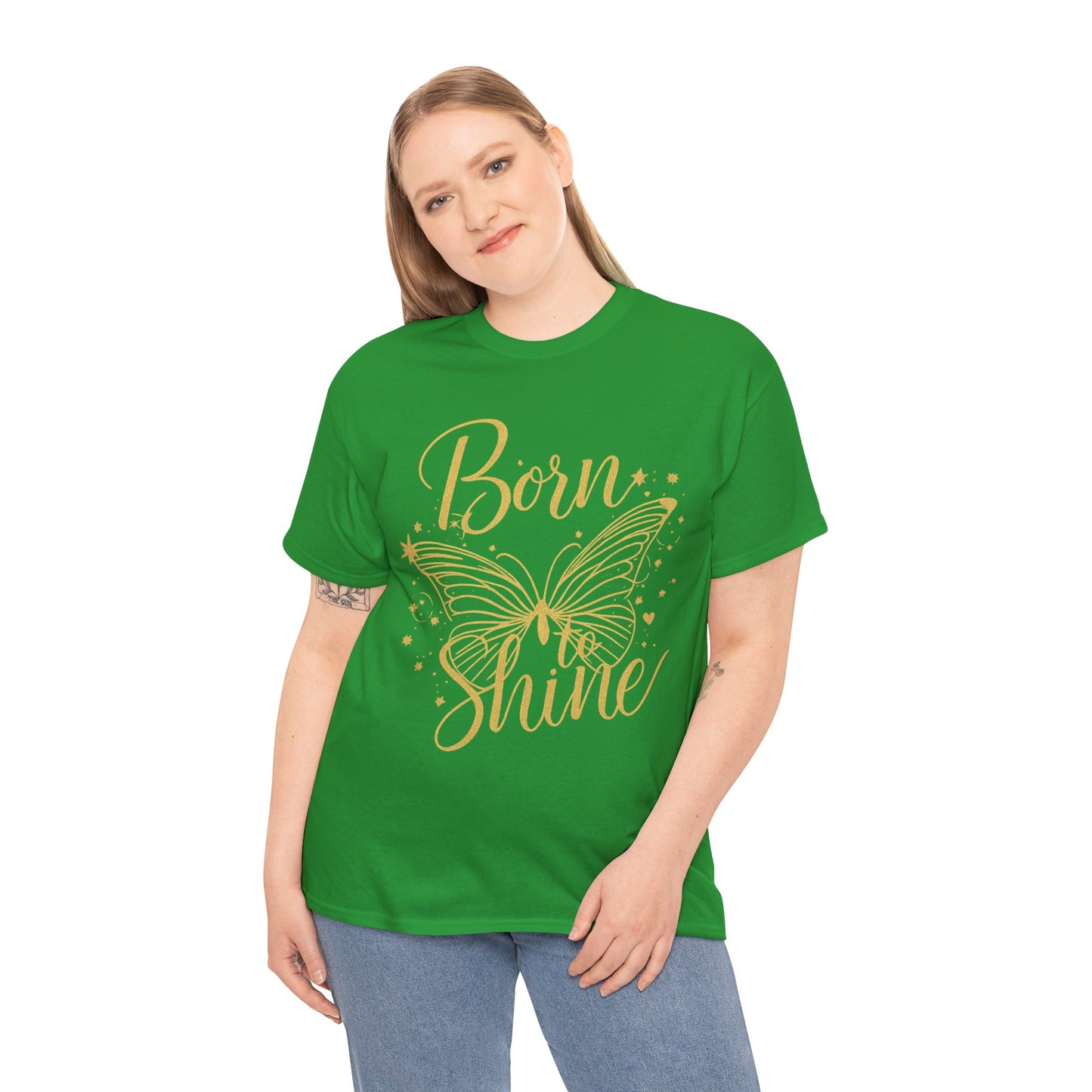 „Born to Shine“ T-Shirt – Damen Shirt mit goldfarbenem Schmetterling & handgeschriebenem Schriftzug