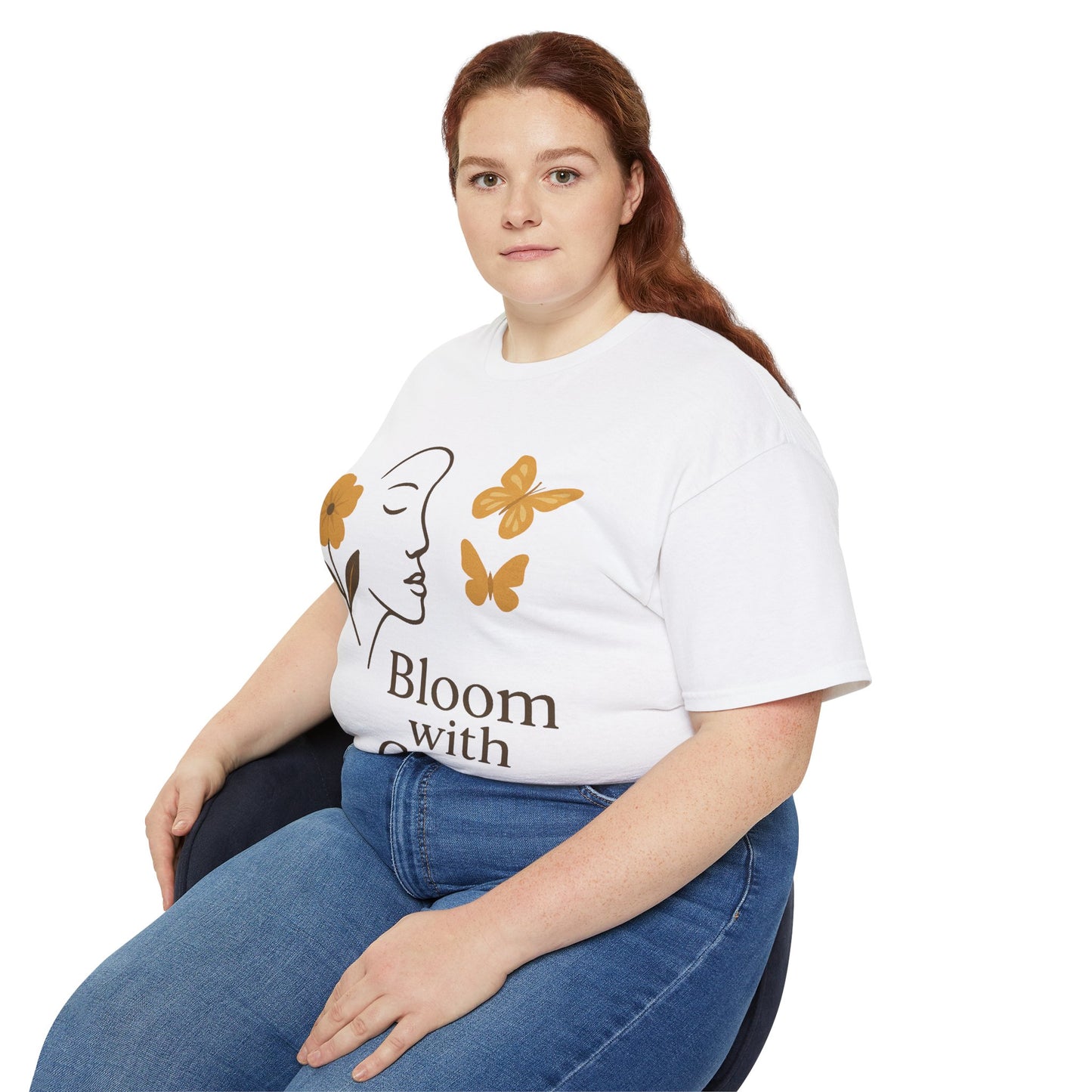 Bloom with Grace – Sanftes Vintage Damen T-Shirt mit Blumen & Schmetterlingen