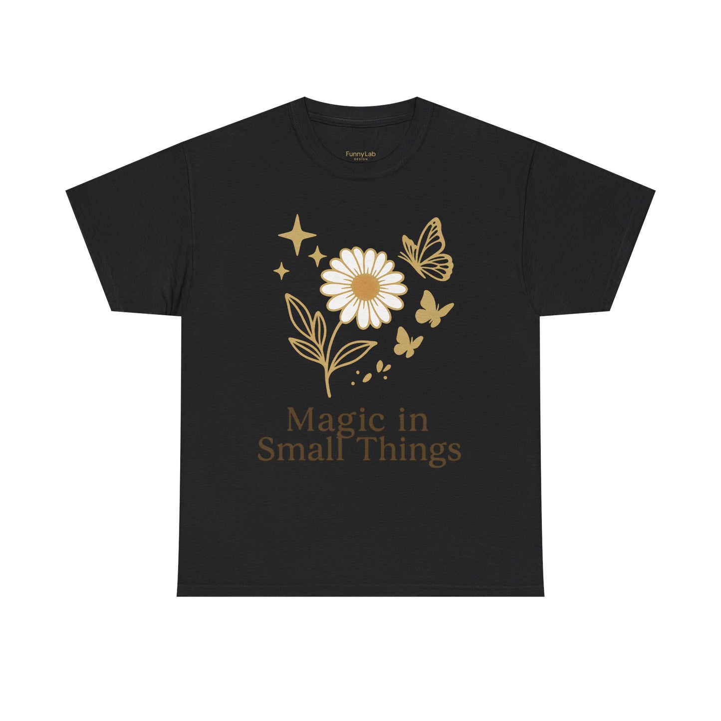 Magic in Small Things” – Gildan 5000 Heavy Cotton T-Shirt mit floralem Design