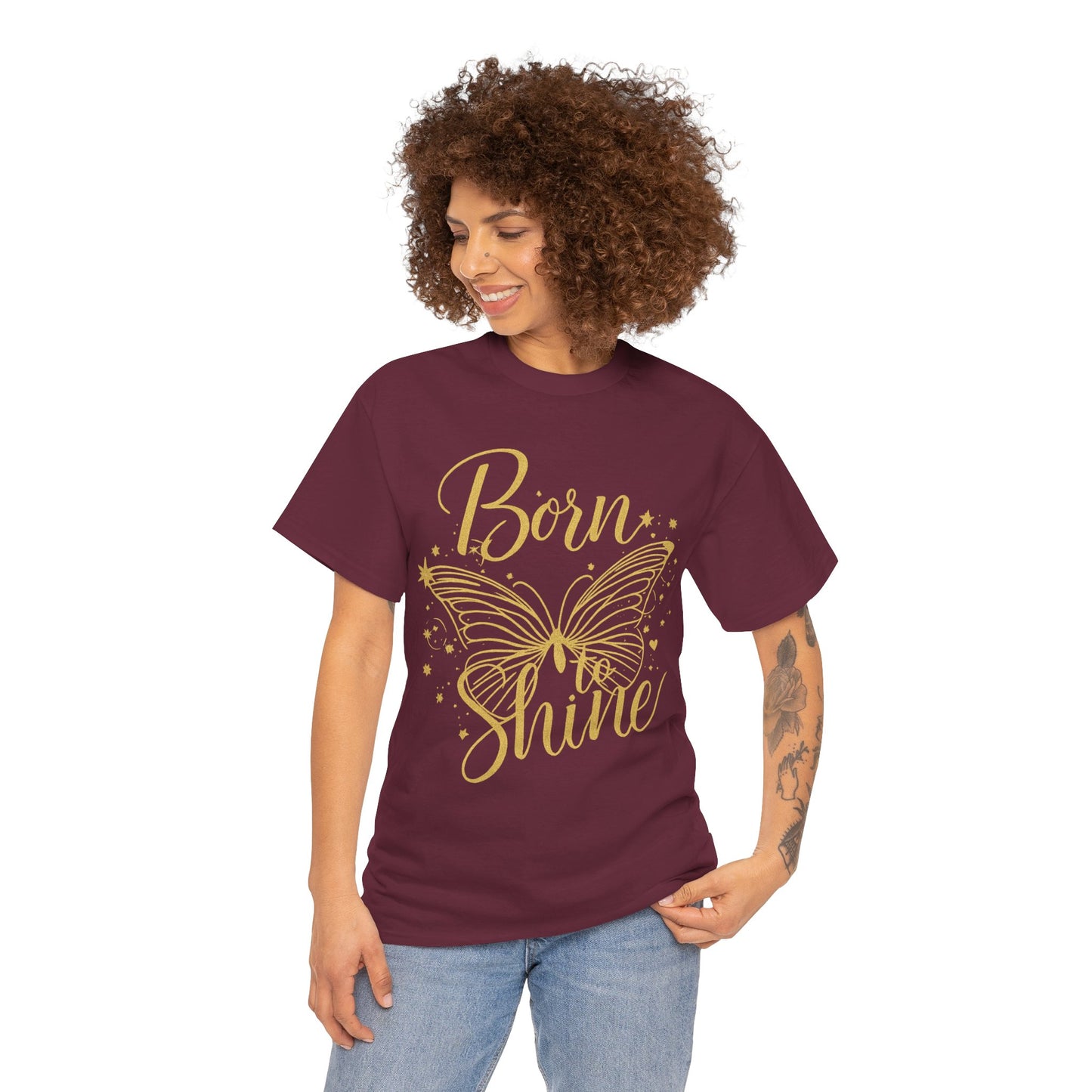 „Born to Shine“ T-Shirt – Damen Shirt mit goldfarbenem Schmetterling & handgeschriebenem Schriftzug