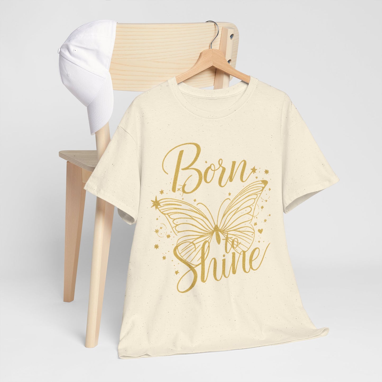 „Born to Shine“ T-Shirt – Damen Shirt mit goldfarbenem Schmetterling & handgeschriebenem Schriftzug