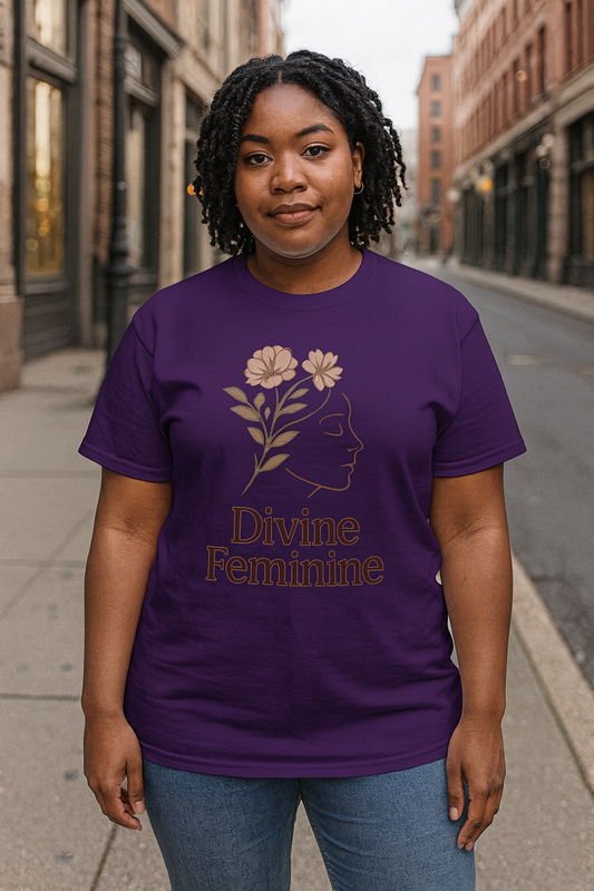 Divine Feminine – Premium Bio-Baumwoll T-Shirt für sanfte Stärke & feminine Energie