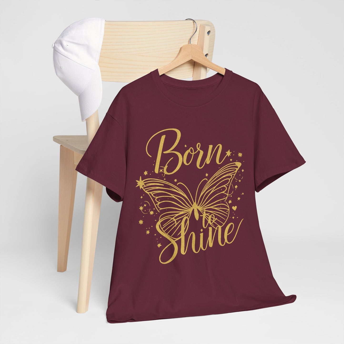 „Born to Shine“ T-Shirt – Damen Shirt mit goldfarbenem Schmetterling & handgeschriebenem Schriftzug