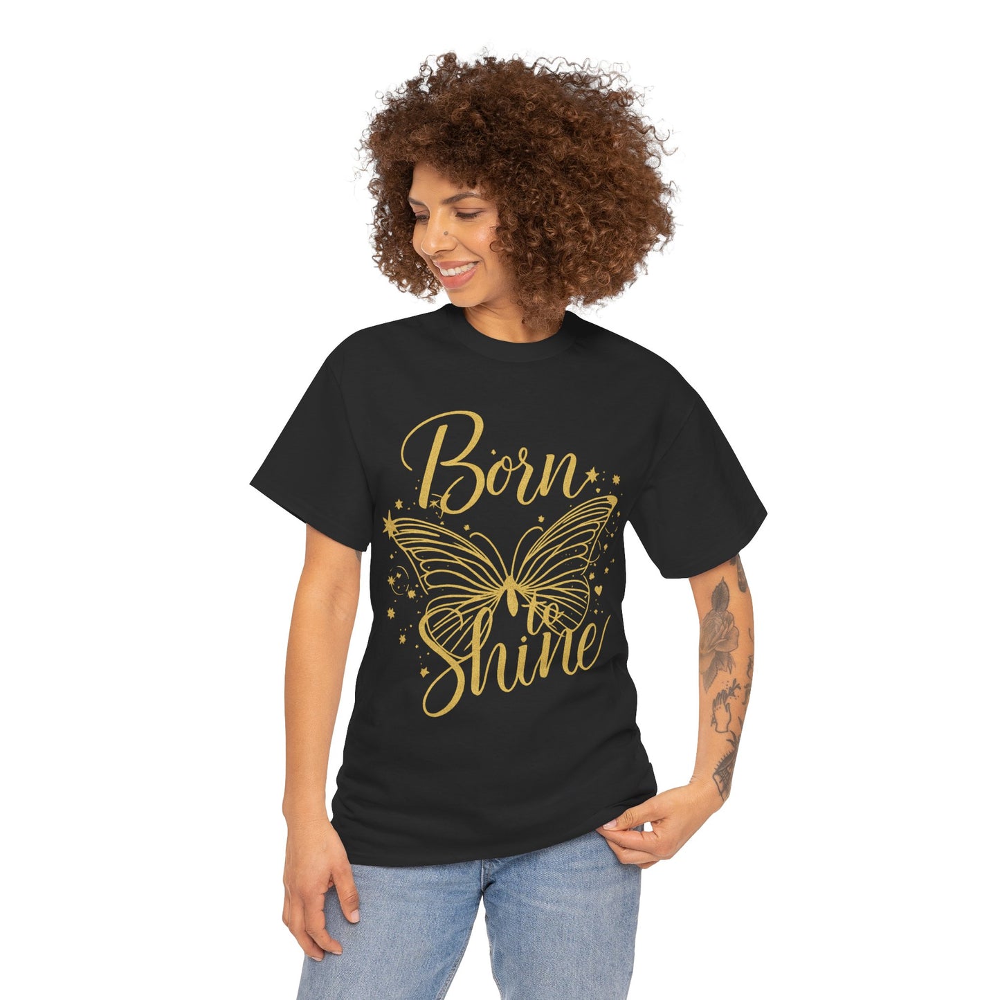 „Born to Shine“ T-Shirt – Damen Shirt mit goldfarbenem Schmetterling & handgeschriebenem Schriftzug