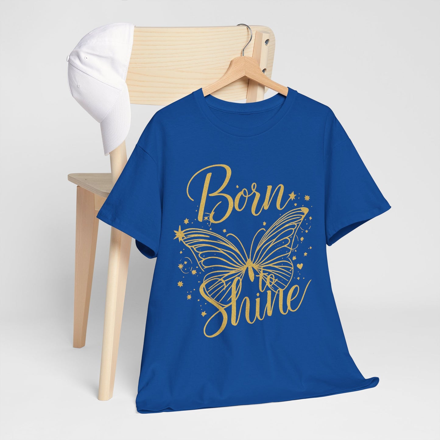 „Born to Shine“ T-Shirt – Damen Shirt mit goldfarbenem Schmetterling & handgeschriebenem Schriftzug