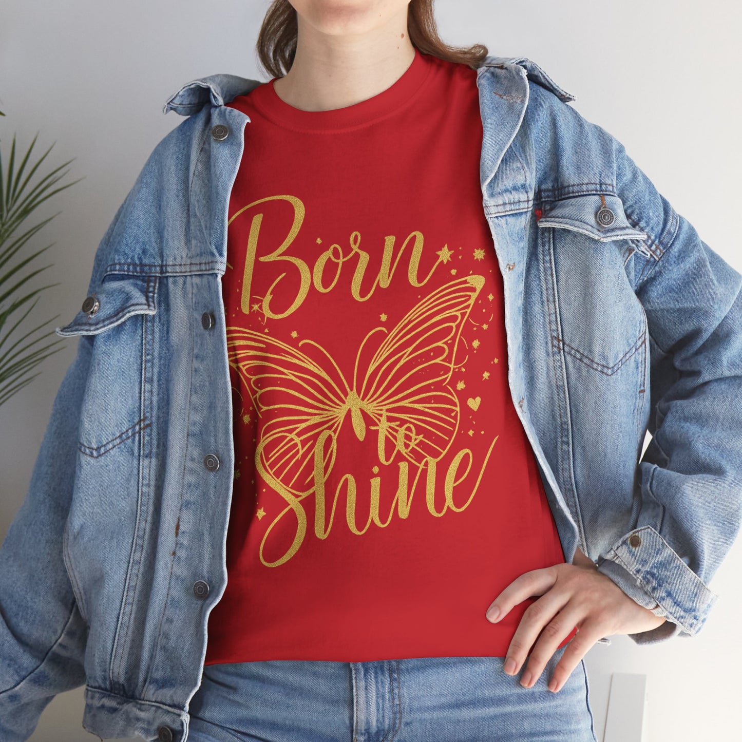 „Born to Shine“ T-Shirt – Damen Shirt mit goldfarbenem Schmetterling & handgeschriebenem Schriftzug