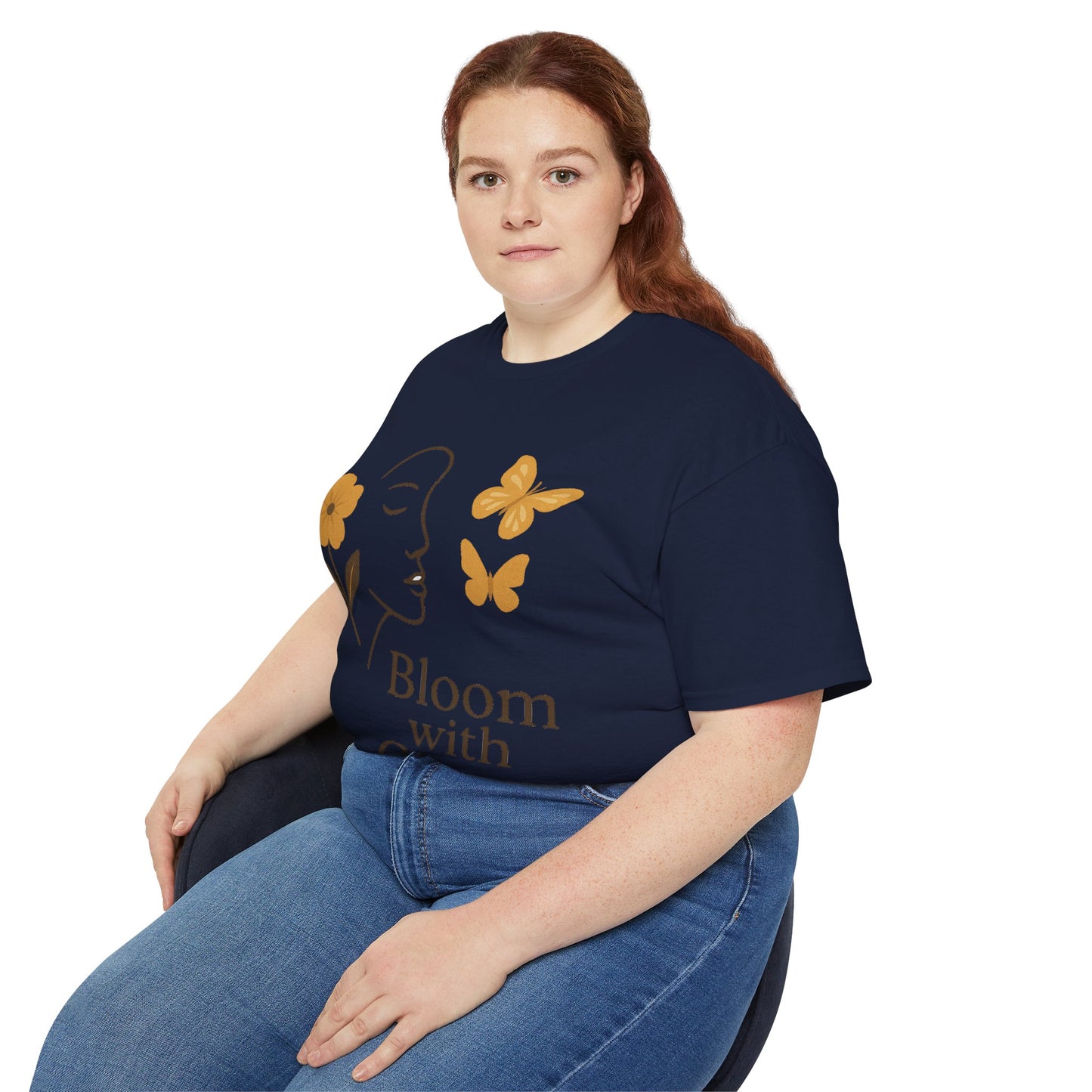 Bloom with Grace – Sanftes Vintage Damen T-Shirt mit Blumen & Schmetterlingen