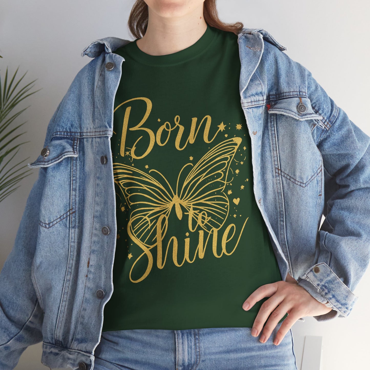 „Born to Shine“ T-Shirt – Damen Shirt mit goldfarbenem Schmetterling & handgeschriebenem Schriftzug