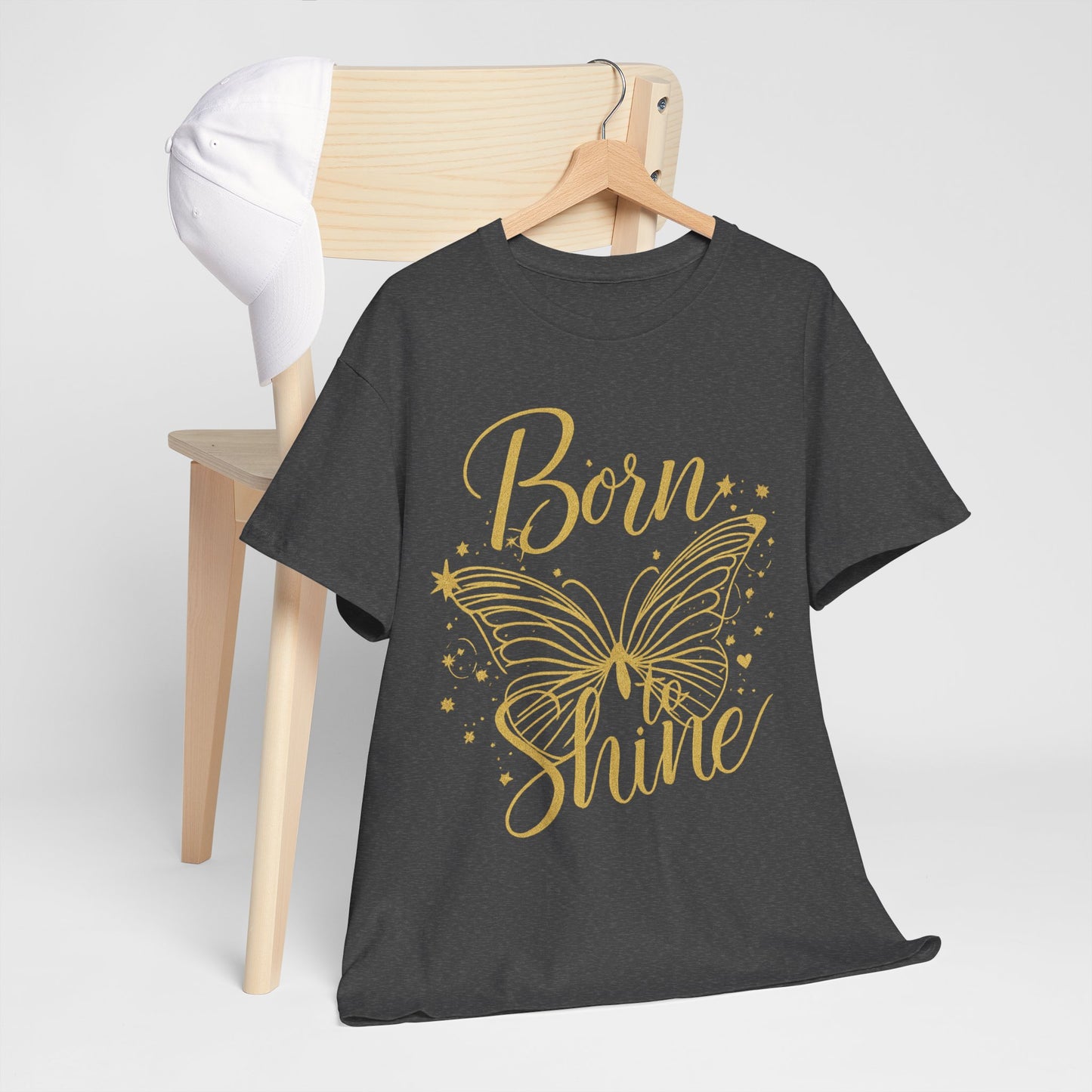 „Born to Shine“ T-Shirt – Damen Shirt mit goldfarbenem Schmetterling & handgeschriebenem Schriftzug