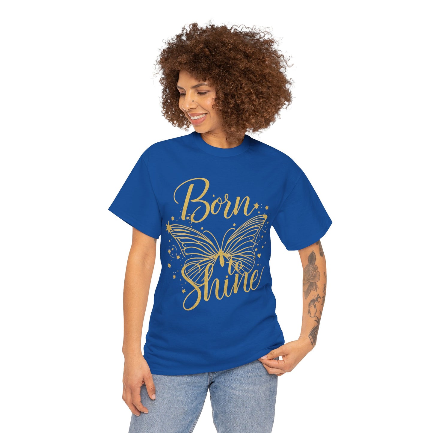 „Born to Shine“ T-Shirt – Damen Shirt mit goldfarbenem Schmetterling & handgeschriebenem Schriftzug