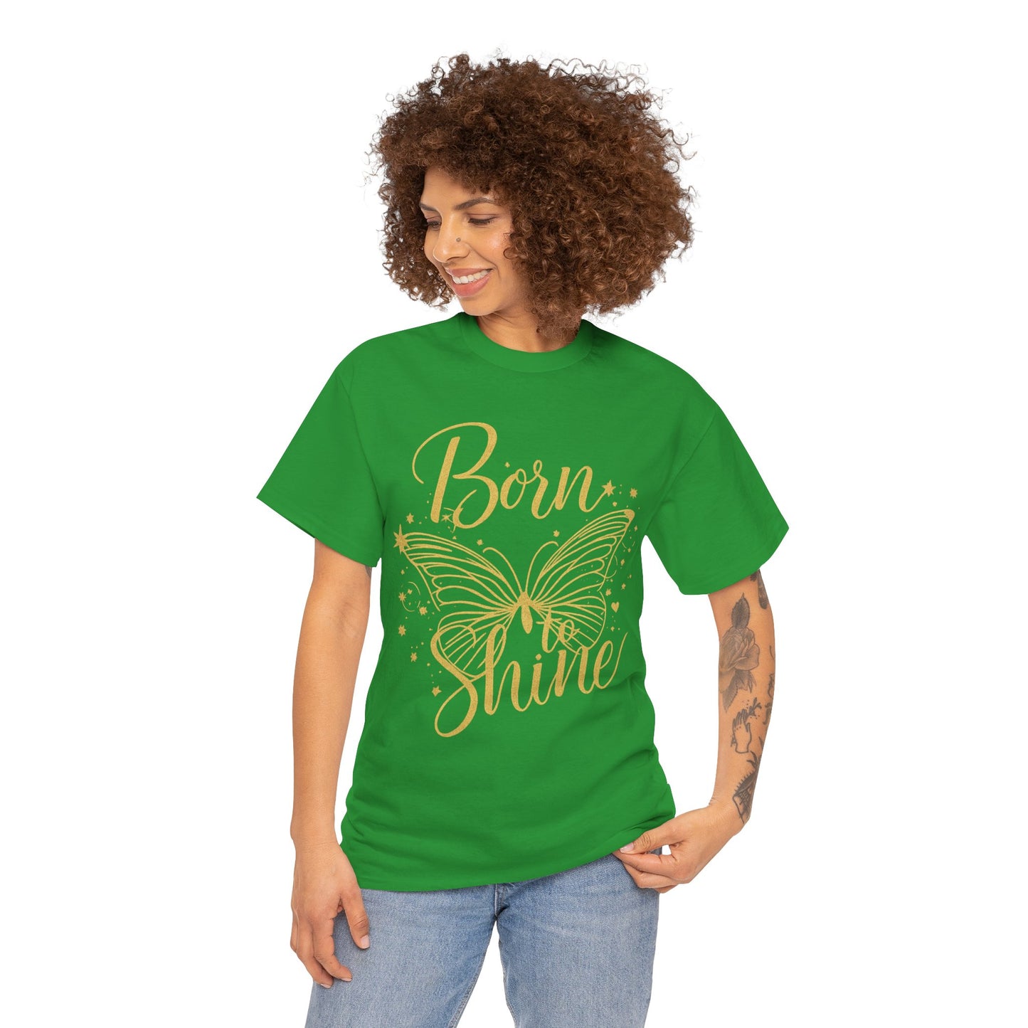 „Born to Shine“ T-Shirt – Damen Shirt mit goldfarbenem Schmetterling & handgeschriebenem Schriftzug