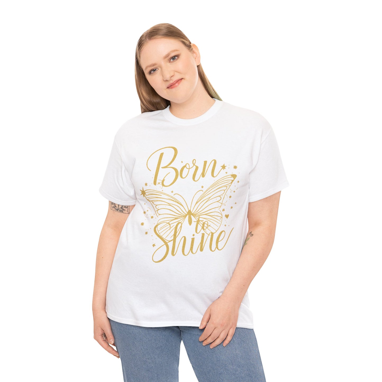 „Born to Shine“ T-Shirt – Damen Shirt mit goldfarbenem Schmetterling & handgeschriebenem Schriftzug