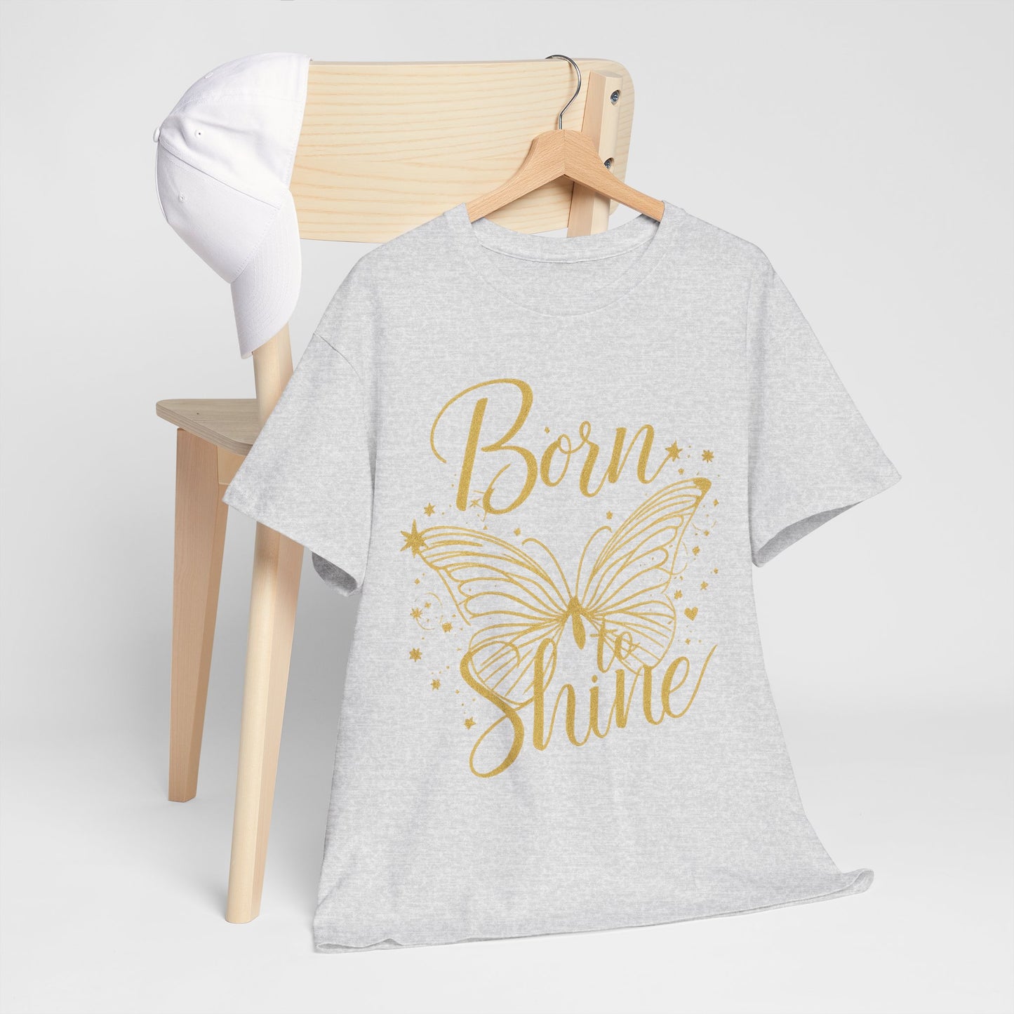 „Born to Shine“ T-Shirt – Damen Shirt mit goldfarbenem Schmetterling & handgeschriebenem Schriftzug