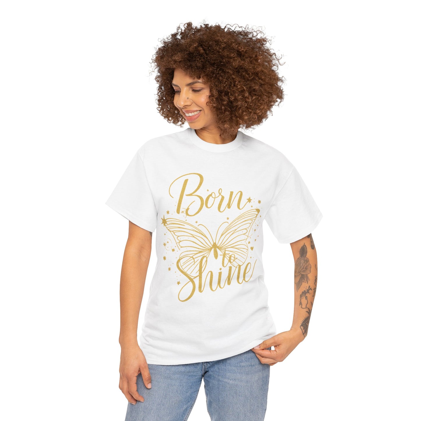 „Born to Shine“ T-Shirt – Damen Shirt mit goldfarbenem Schmetterling & handgeschriebenem Schriftzug