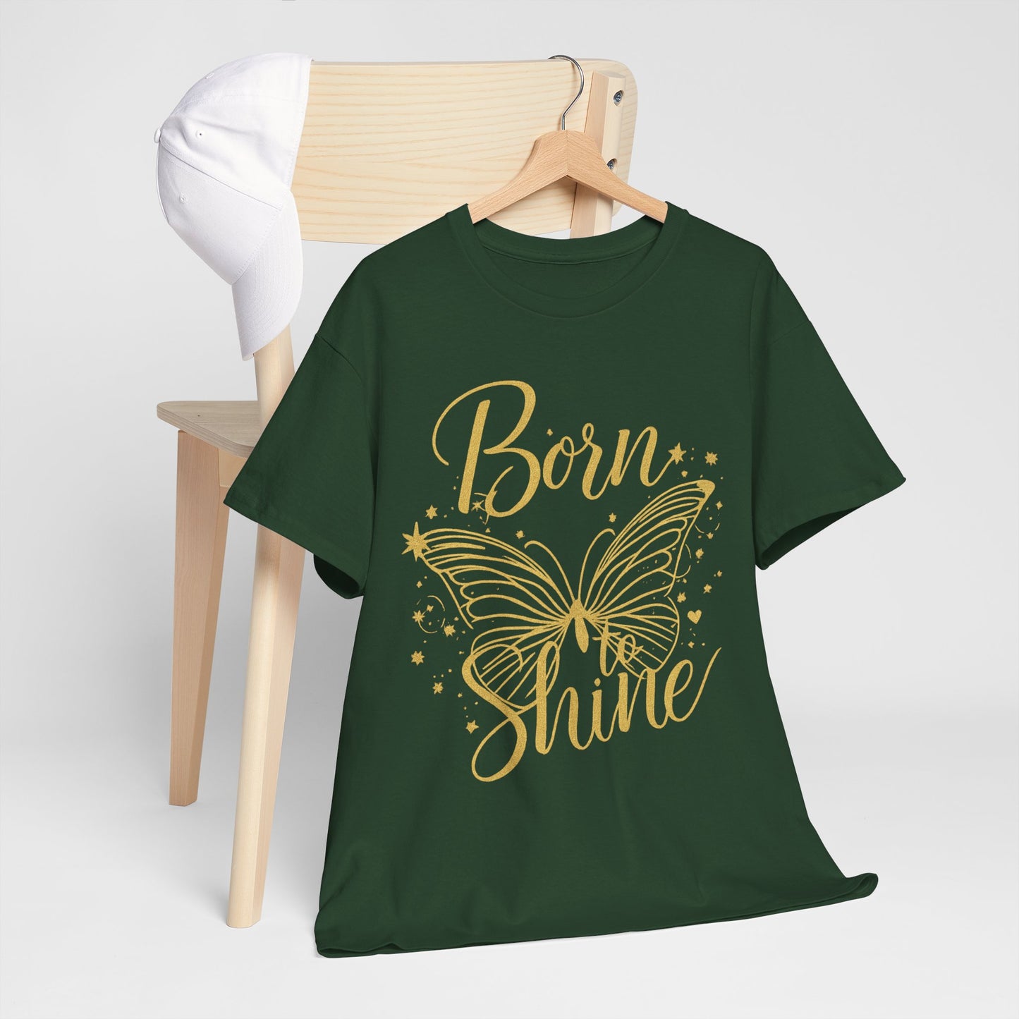 „Born to Shine“ T-Shirt – Damen Shirt mit goldfarbenem Schmetterling & handgeschriebenem Schriftzug