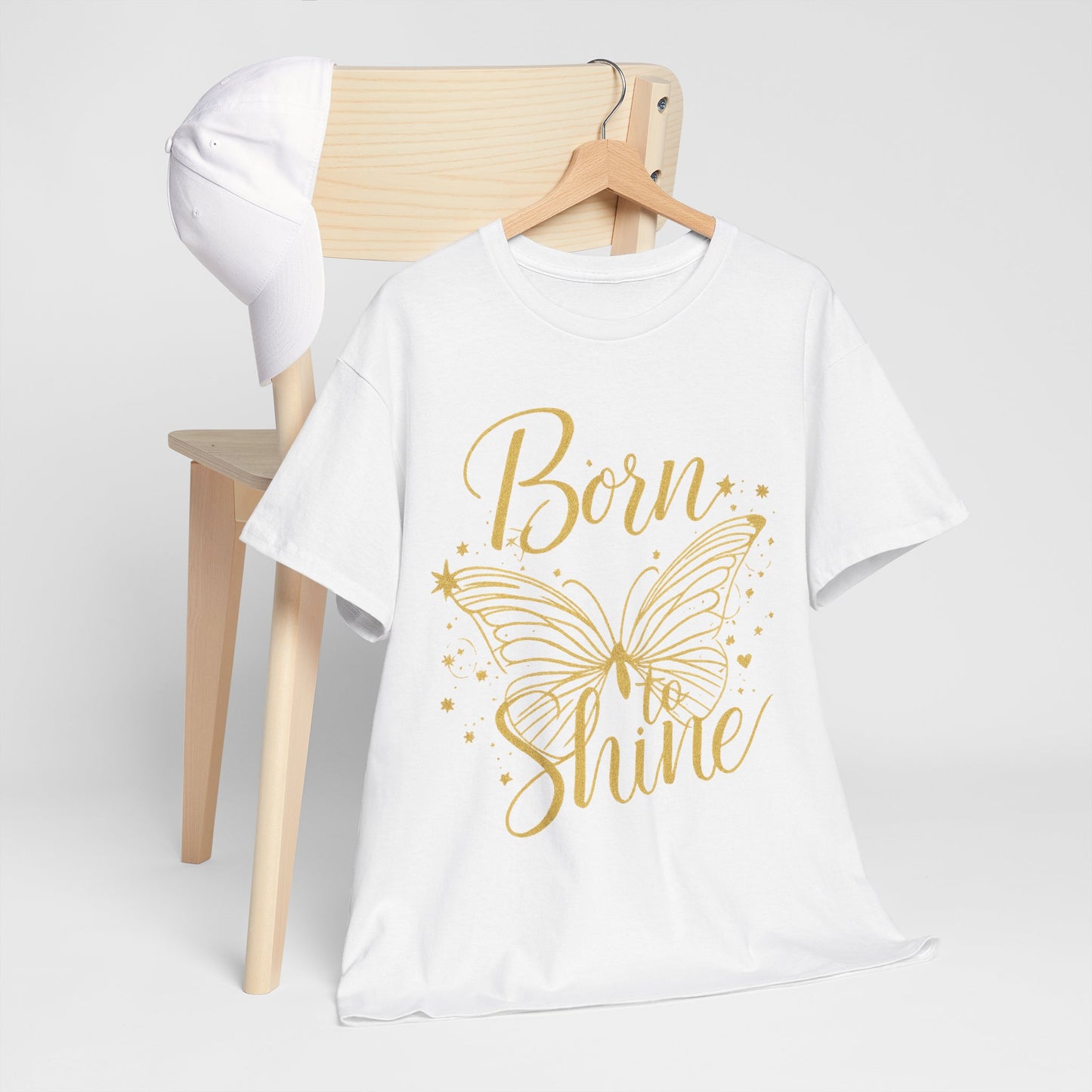 „Born to Shine“ T-Shirt – Damen Shirt mit goldfarbenem Schmetterling & handgeschriebenem Schriftzug