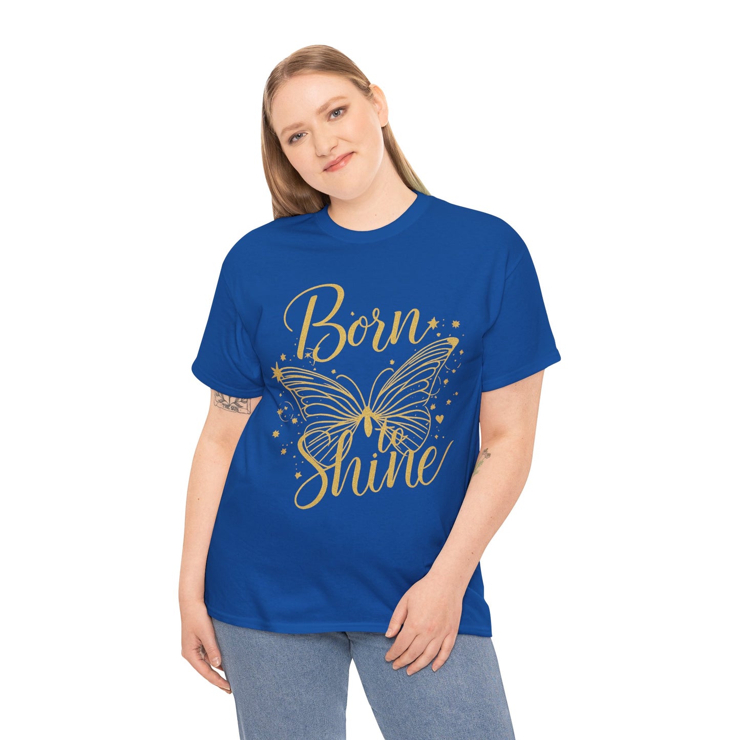 „Born to Shine“ T-Shirt – Damen Shirt mit goldfarbenem Schmetterling & handgeschriebenem Schriftzug