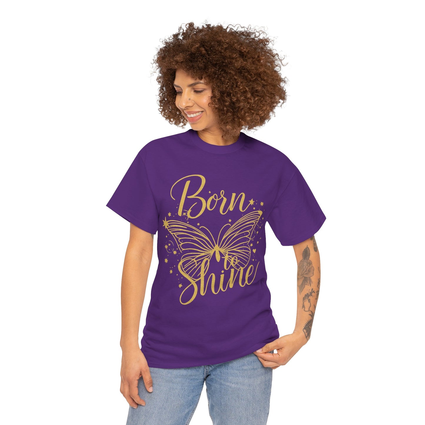 „Born to Shine“ T-Shirt – Damen Shirt mit goldfarbenem Schmetterling & handgeschriebenem Schriftzug