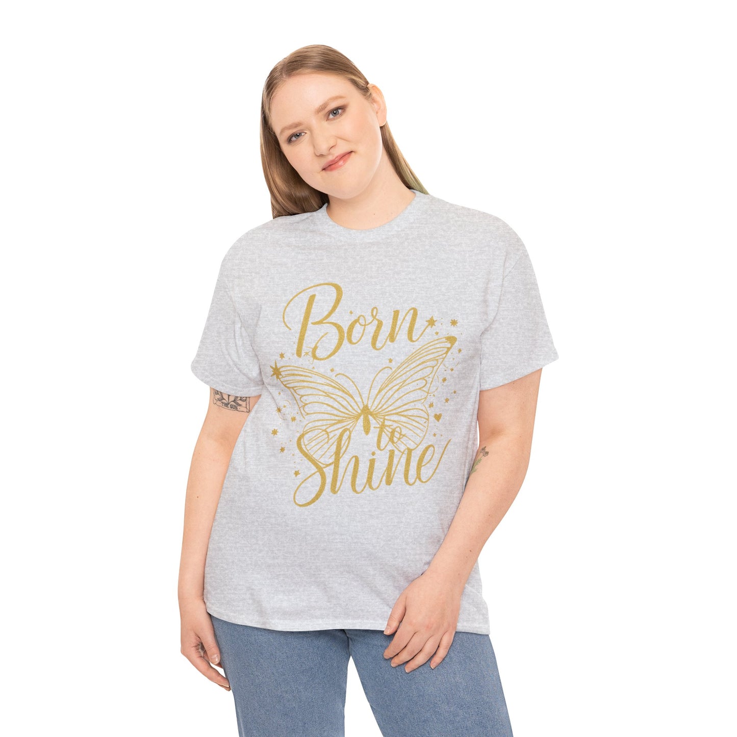 „Born to Shine“ T-Shirt – Damen Shirt mit goldfarbenem Schmetterling & handgeschriebenem Schriftzug