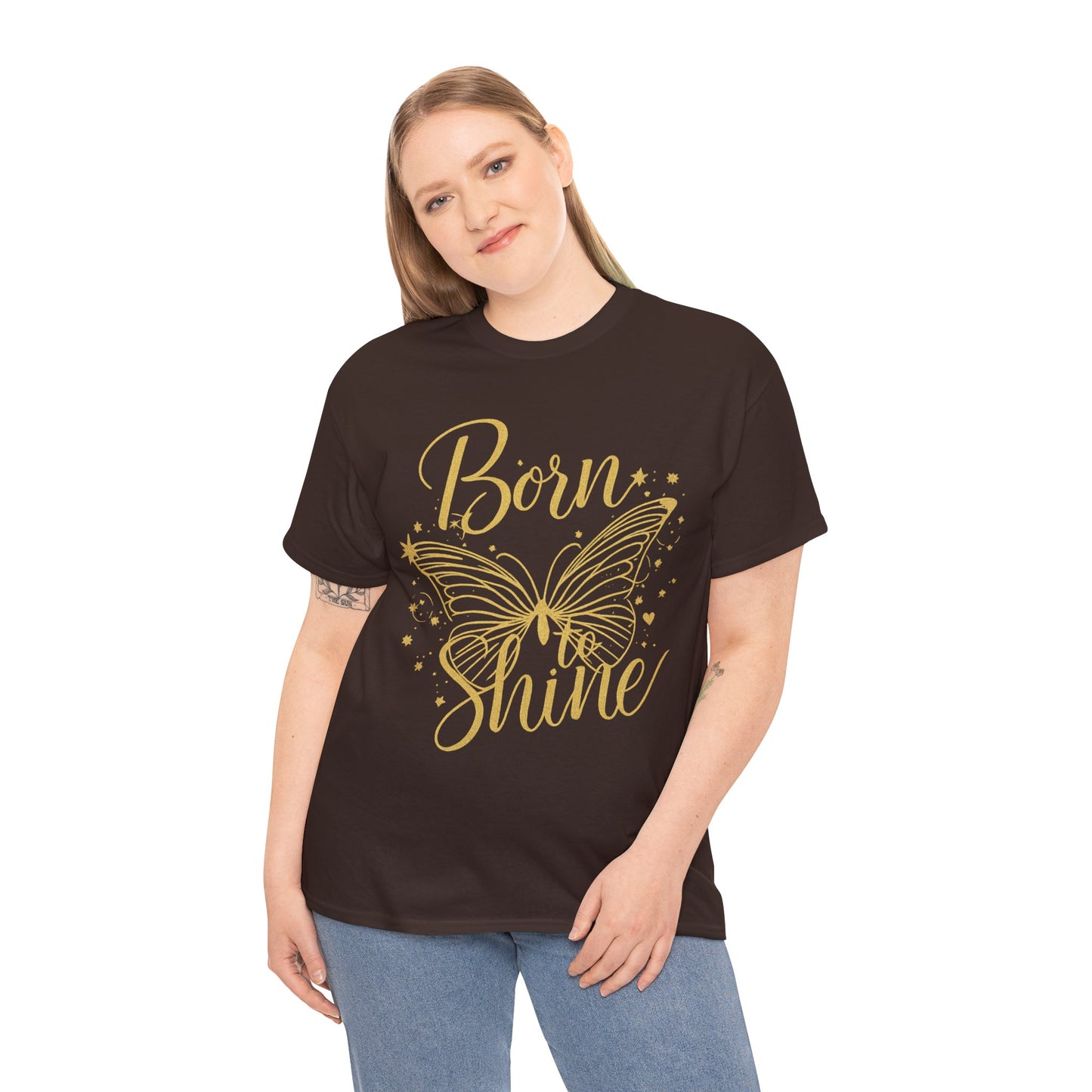 „Born to Shine“ T-Shirt – Damen Shirt mit goldfarbenem Schmetterling & handgeschriebenem Schriftzug