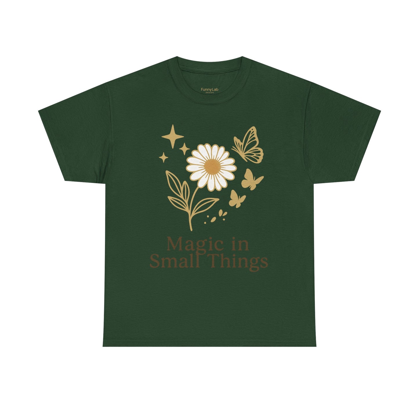 Magic in Small Things” – Gildan 5000 Heavy Cotton T-Shirt mit floralem Design